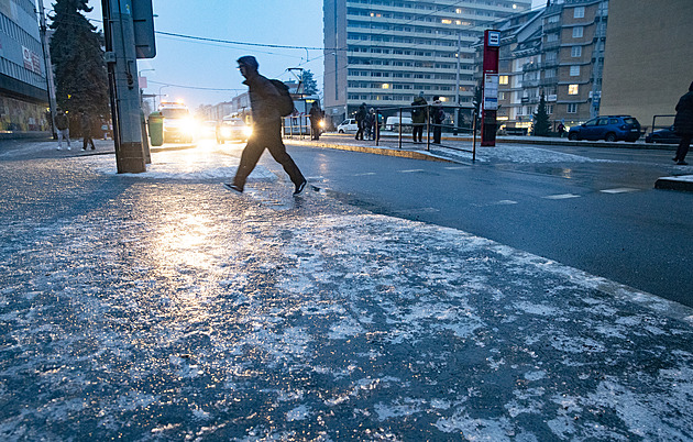 Na jihu Čech se může tvořit ledovka. Na Liberecku nasněží až 25 centimetrů