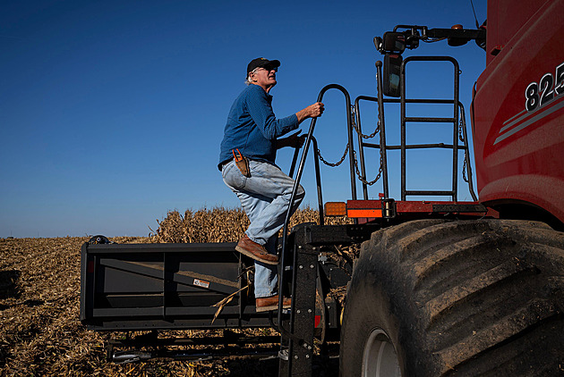 Zemědělství v USA: malé farmy krachují, ty velké čerpají dotace a vzkvétají