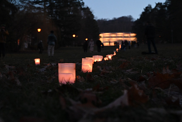 Řetěz ze svíček připomíná odkaz Jana Palacha. Řadí se k nejdelším v zemi
