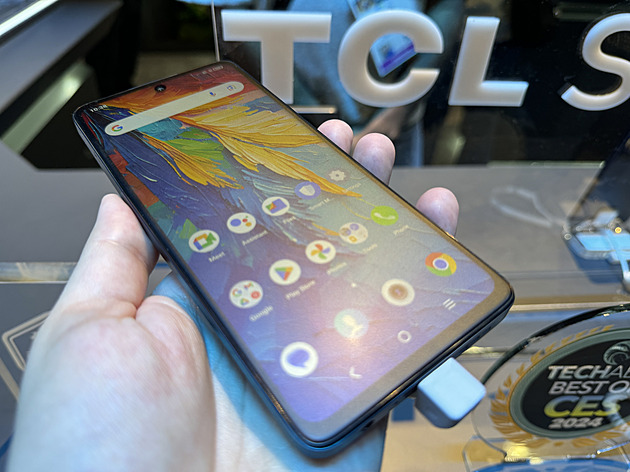 Výjimečný displej v novém. Hned dva smartphony by neměly být drahé