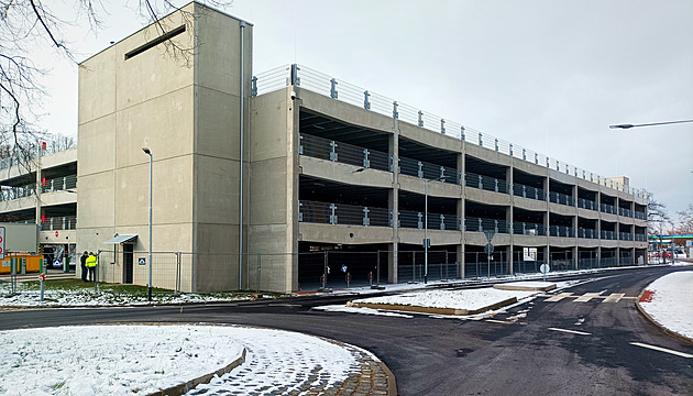 Hodina zdarma a maximálně 100 korun za den. Budějovice otevřou parkovací dům