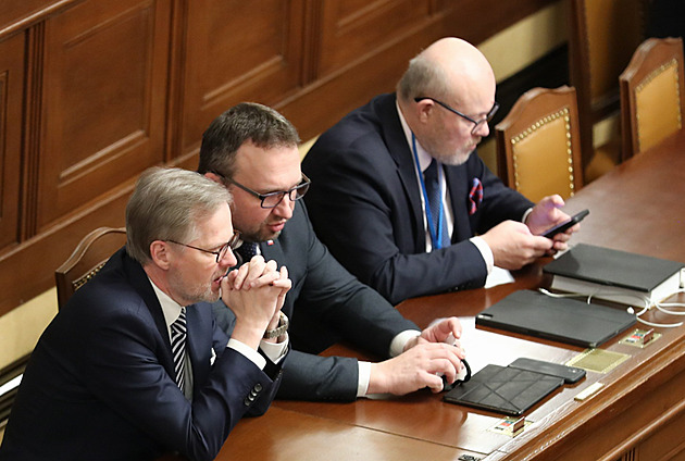 Disidenti dostanou průměrný důchod už letos, schválili zrychleně poslanci