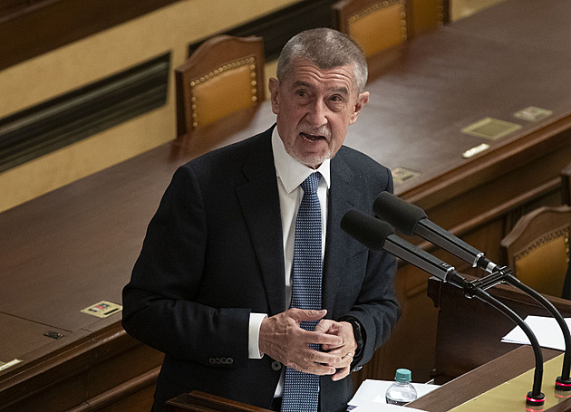 Dáváte ruce pryč od průšvihu, tepe Babiš vládu kvůli migračnímu paktu