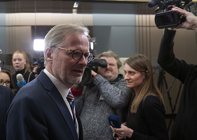 Kvůli kauze Fialovy kampeličky a Dozimetru by jinde padla vláda, míní Havlíček