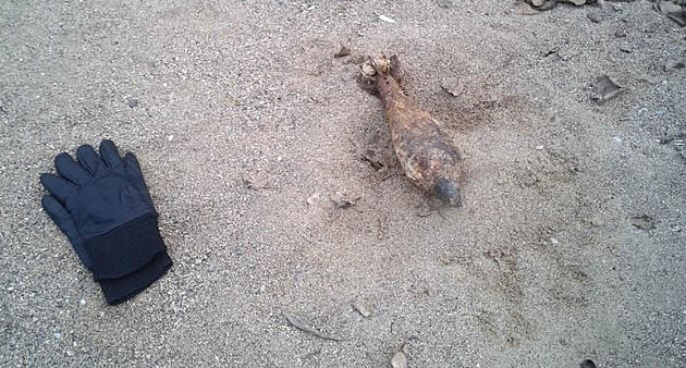 Na břehu upuštěné Brněnské přehrady našla kolemjdoucí minometný granát