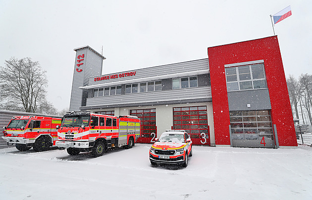 U požáru za pár minut. Hasiči v Ostrově otevřeli poslední novou základnu v kraji