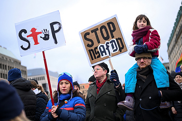 Už nikdy fašismus. Tisíce lidí v Německu protestovaly proti krajní pravici