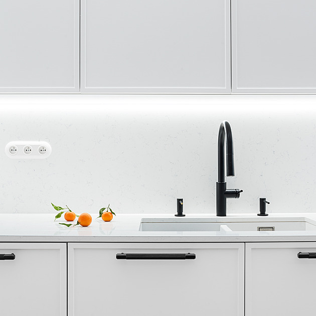 Byt plný českého designu potěší, skvěle doplnil interiér ve starém domě