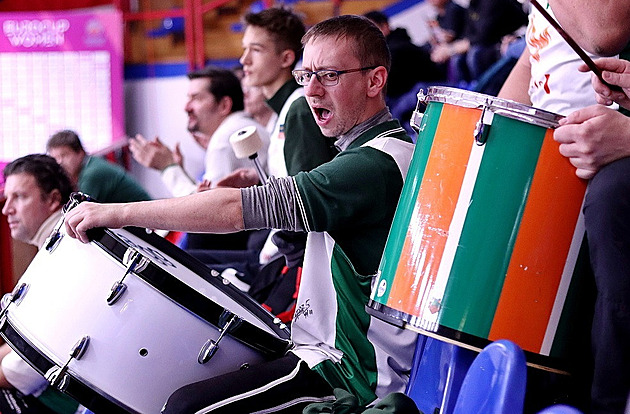 Brněnské derby opět vyhrály Žabiny, Ostrava překvapila v Chomutově