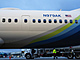 Letadlo Boeing 737 MAX 9 spolenosti Alaska Airlines ek na kontrolu v hangru...