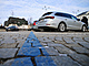 Symbolem novho systmu parkingu v Jihlav jsou modr ry, vymezujc zny s...