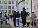 Migranti v azylovém centru v braniborském Eisenhüttenstadtu (14. prosince 2023)
