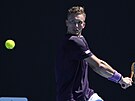 eský tenista Jií Leheka se soustedí na úder v 1. kole Australian Open.