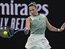 eská tenistka Karolína Plíková hraje forhendový úder v 1. kole Australian...