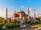 Chrám Hagia Sofia je jedním z nejvtím turistickým klenot Turecka. Za...