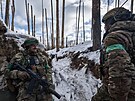 Ukrajinská národní garda operuje na frontových pozicích u Kreminny. (12. ledna...