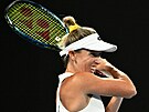 Australanka Storm Hunterová se opírá do bekhendu ve tetím kole Australian Open.