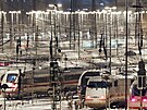Soupravy expres ICE spolenosti Deutsche Bahn ekají na odstavném nádraí v...