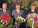 Slovenský premiér Robert Fico (uprosted) se poklonil u hrobu nkdejího...