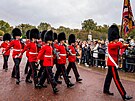 Britská královská garda ped Buckinghamským palácem v Londýn (27. íjna 2023)