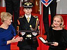 Slovenská prezidentka Zuzana aputová ocenila státním vyznamenáním hereku Evu...