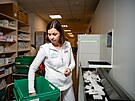 Nov� robot ve v�tkovick� nemocnici Ostrava usnad�uje pr�ci l�k�rn�k�m. Jeho...