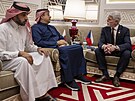 Prezident Petr Pavel se na návtv Kataru seel s místopedsedou vlády a...