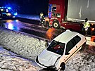 Nehoda osobn�ho auta na n�led� u M�lnick�ho Vtelna (18. ledna 2024)