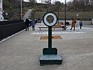 Na obnoven�m Tachovsk�m n�m�st� je um�st�n� v�ha.