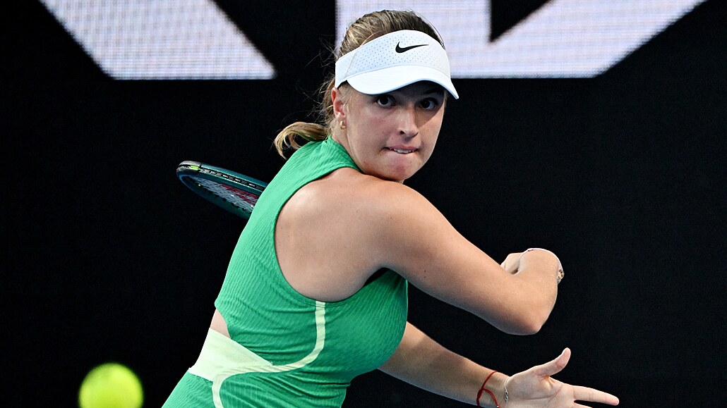 eská tenistka Linda Fruhvirtová bojuje v 1. kole Australian Open.