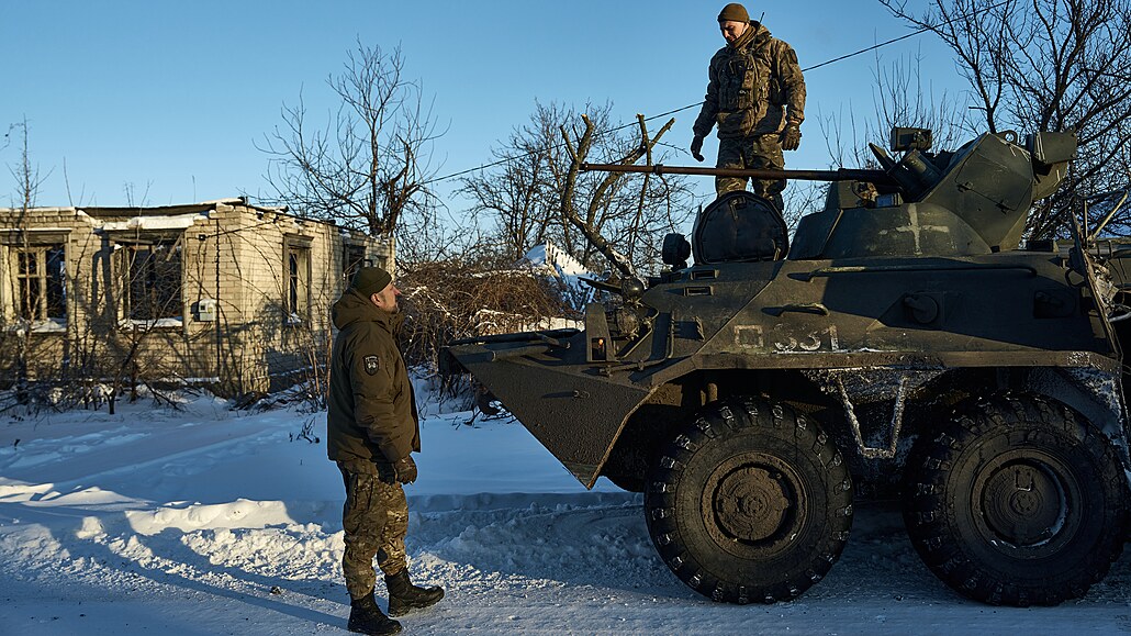Válka pokrauje dalí tuhou zimou na severu Doncké oblasti na Ukrajin. (9....