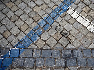 Symbolem nového systému parkingu v Jihlav jsou modré áry, vymezující zóny s...