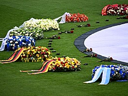 Smutení vnce na trávníku Bayernu Mnichov pi louení s Franzem Beckenbauerem.