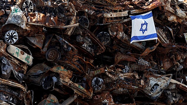 Netivot, jižní Izrael. Auta zničená při útoku Hamás za hranice Gazy (8. ledna 2024)