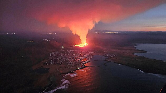 Erupce sopky na jihozpad Islandu. (14. ledna 2024)