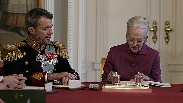Dnsk krlovna Margrethe II. podepsala abdikaci, trn oficiln pevzal jej syn Frederik X. (14. ledna 2024)
