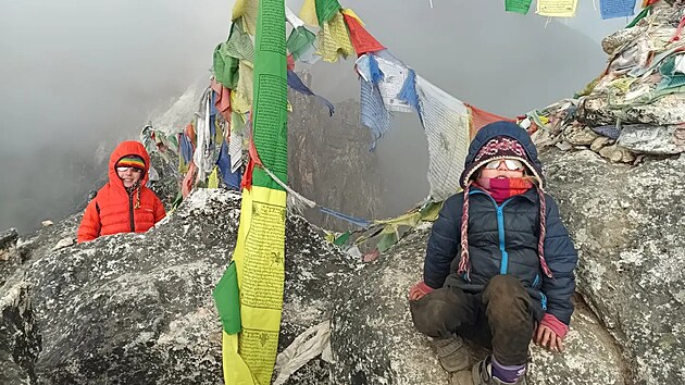 �ty�let� Zara se stala nejmlad�� �enou na sv�t�, kter�  dok�zala zdolat z�kladn� t�bor nejvy��� hory sv�ta Mt. Everest.