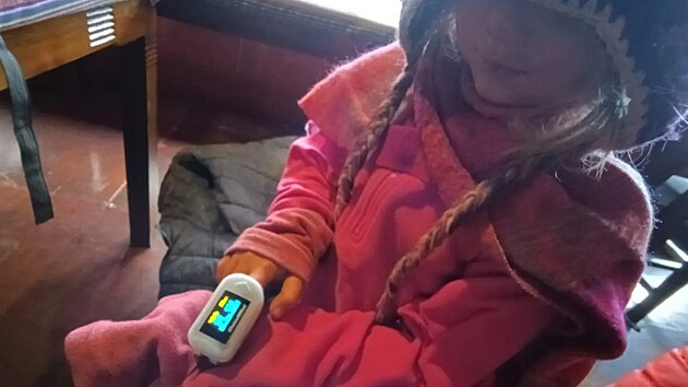 �ty�let� Zara se stala nejmlad�� �enou na sv�t�, kter�  dok�zala zdolat z�kladn� t�bor nejvy��� hory sv�ta Mt. Everest.