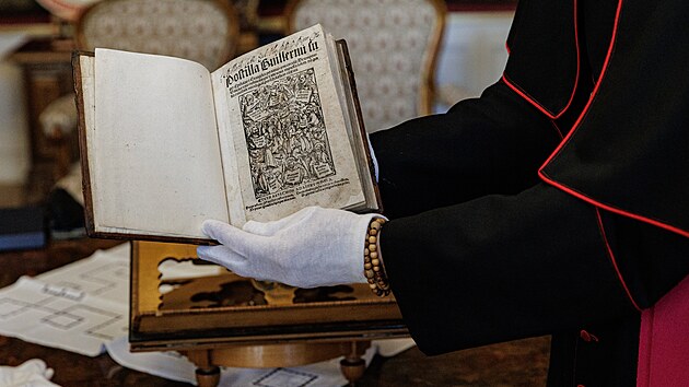 Postilla super epistolas et evangelia a jej� v�tisk z po��tku 16. stolet� se vr�til do Olomouce. (16. ledna 2024)