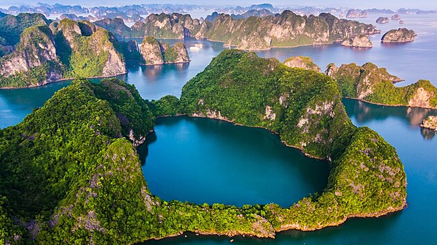 Ztoka Ha Long ve Vietnamu