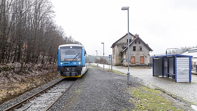 Spr�va �eleznic nab�z� zch�tralou n�dra�n� budovu v Jablonci k prodeji.
