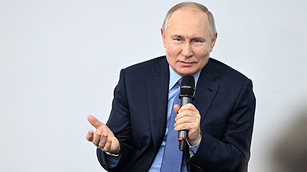 Rusk dikttor Vladimir Putin navtvil ukotku. (10. ledna 2024)
