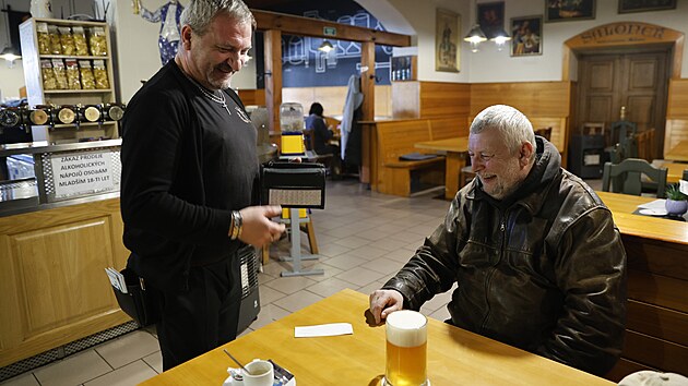 Placen� v hodon�nsk� restauraci Viktorka se v �ter� odehr�valo v dobr� n�lad�. N�kte�� piva�i v�ak kv�li zdra�en� spot�ebu omezuj�.