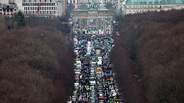 Doprava v centru Berlna je kvli demonstraci zemdlc zablokovan. (15. ledna 2024)
