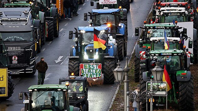 Doprava v centru Berlna je kvli demonstraci zemdlc zablokovan. (15. ledna 2024)