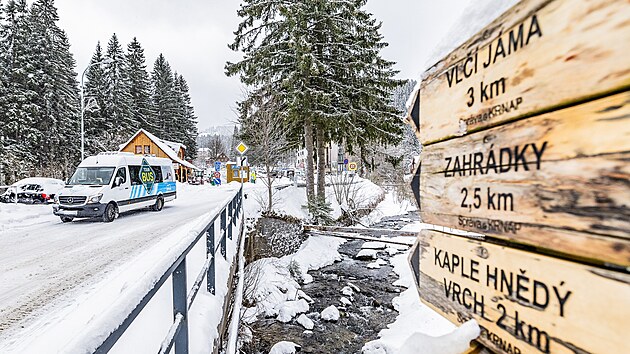 Skibusy v Peci pod Sn�kou voz� ly�a�e i ostatn� n�v�t�vn�ky zdarma.