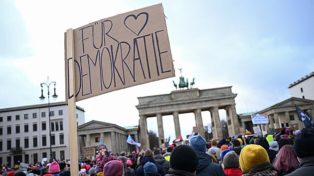 Tisce lid demonstrovaly v nedli v Berln, Postupimi i Saarbrckenu proti extremismu a krajn pravici. (14. ledna 2024)