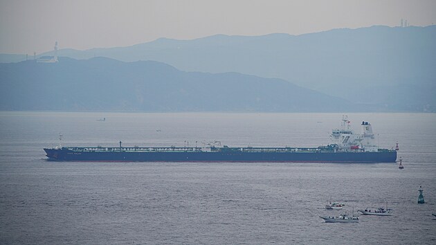 Ropný tanker St Nikolas plující pod vlajkou Marshallových ostrov (4. íjna...