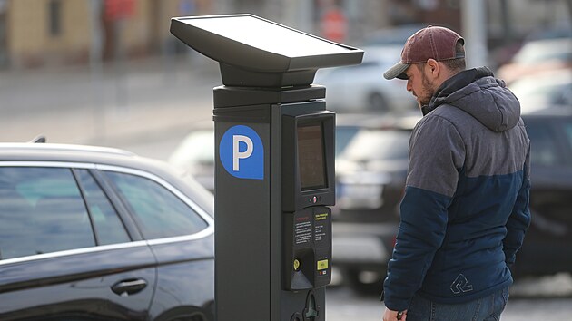 Zatm nen jasn, zda m nov jihlavsk parkovac systm vce pznivc, i odprc. Provz ho obasn nesnze, napklad nefunknost nkterch automat.