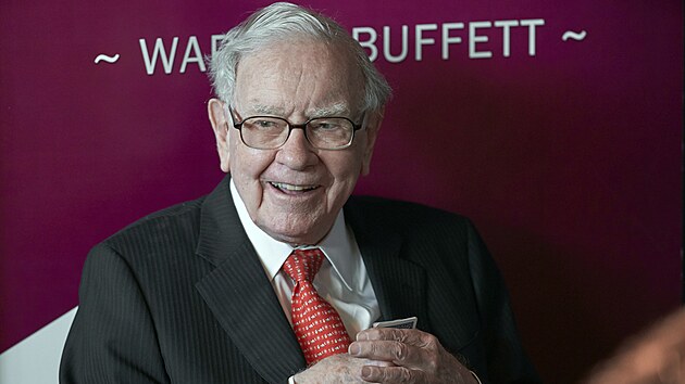 Warren Buffett, americk� miliard��, investor, obchodn�k a gener�ln� �editel...